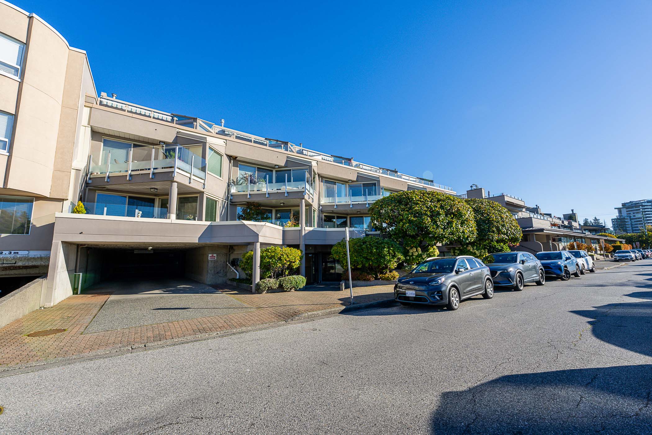 #201 - 2433 Bellevue Avenue