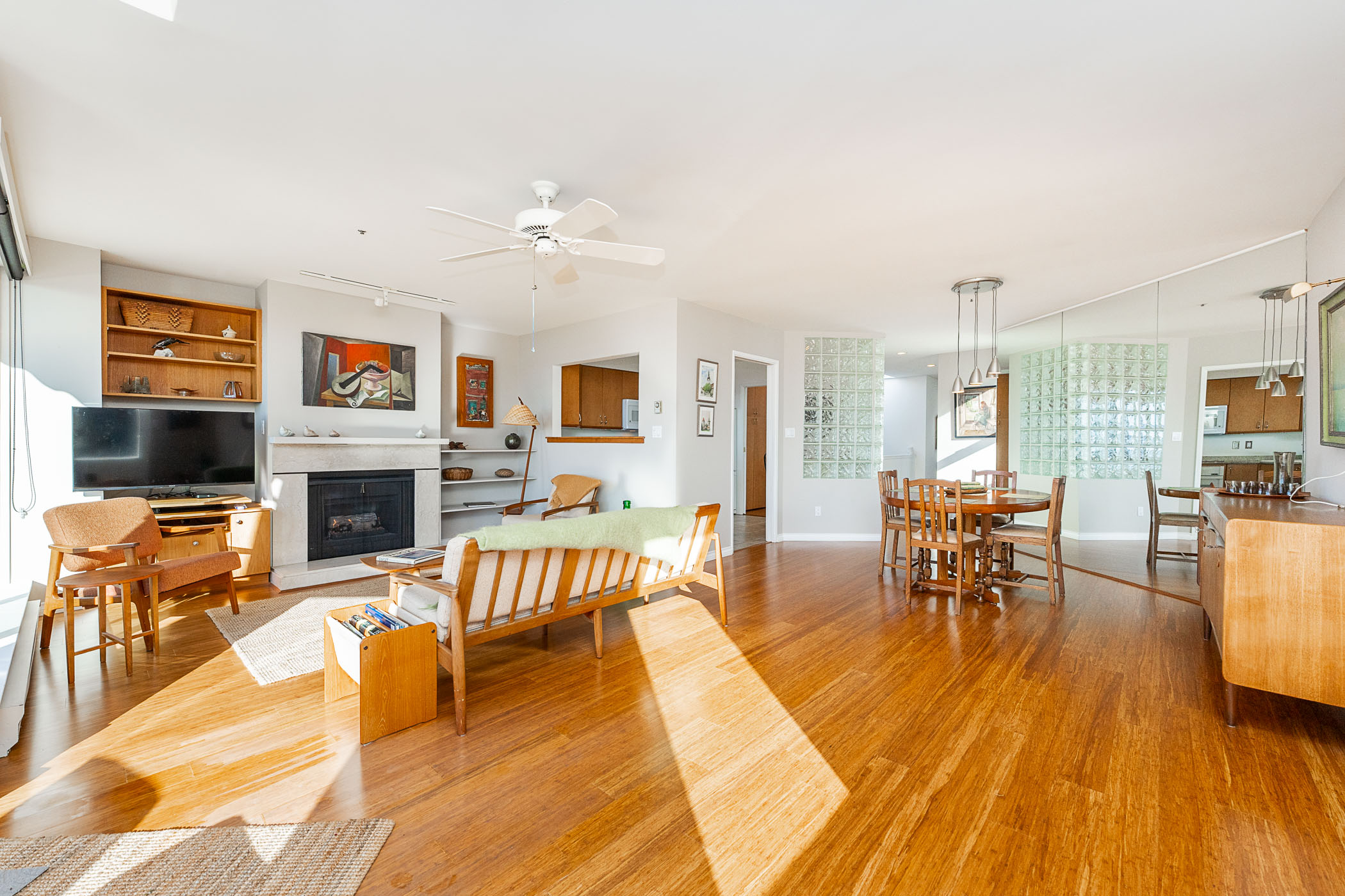#201 - 2433 Bellevue Avenue