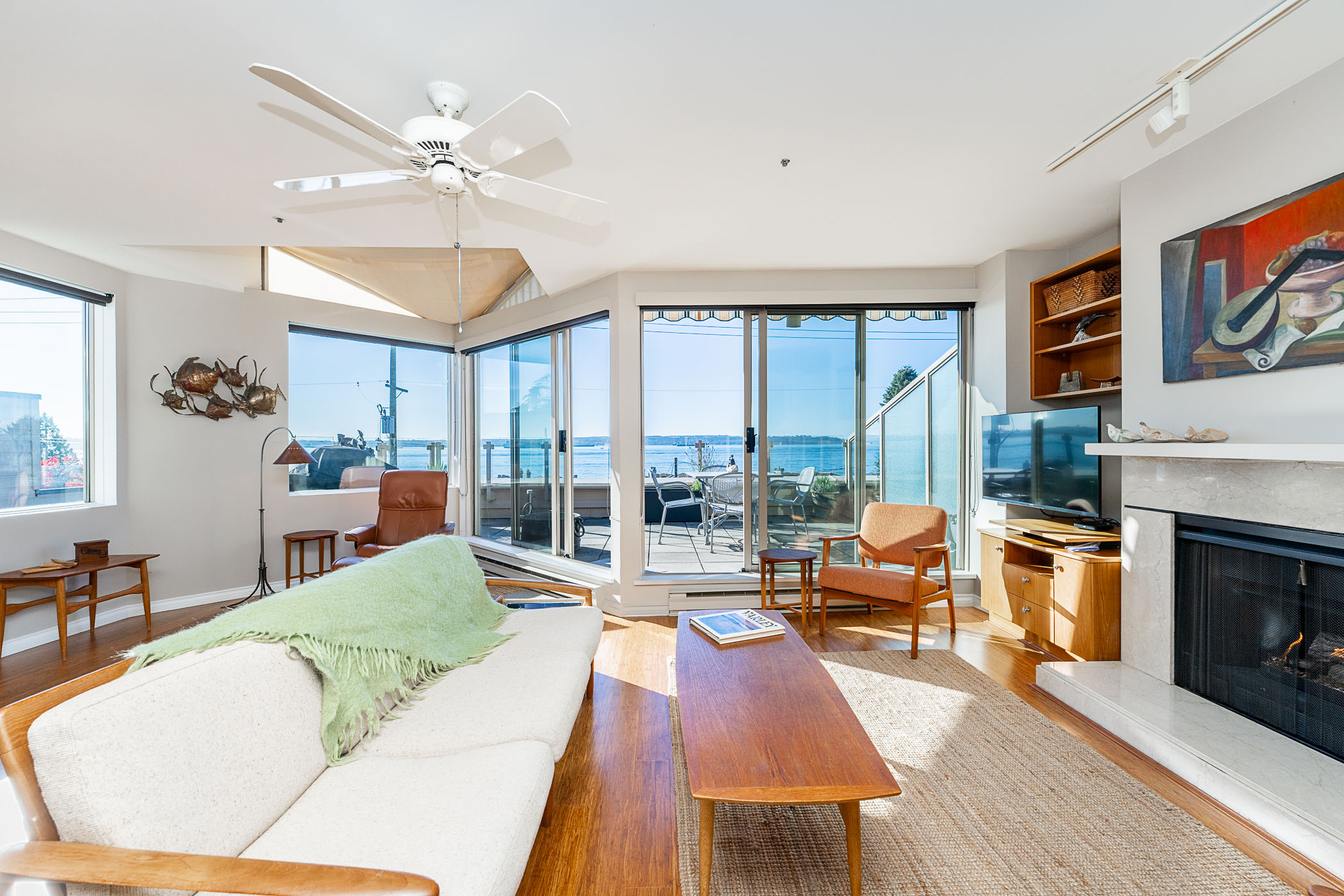 #201 - 2433 Bellevue Avenue