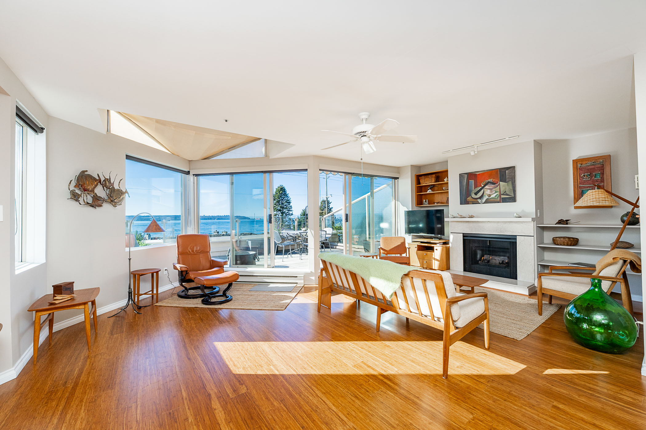 #201 - 2433 Bellevue Avenue